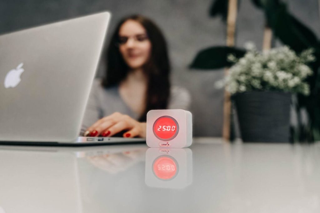 Luxafor Pomodoro physical timer allows you to customize your work-break timings to suit your needs. You can set your own intervals or use preset time intervals.