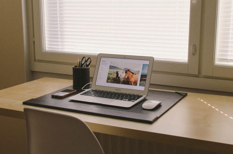 Tidy desk at home Luxafor