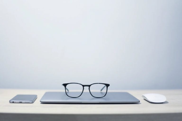 Tidy desk glasses Luxafor