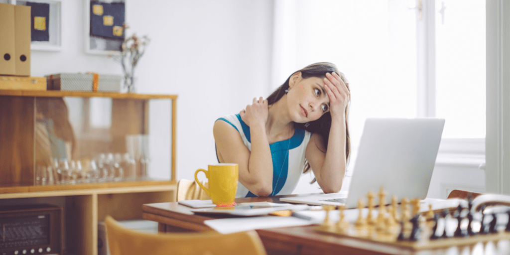 Woman tired at work - Luxafor